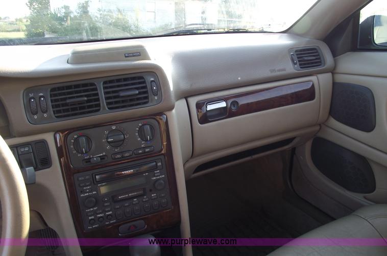 image for item C5565 1999 Volvo C70 LT convertible