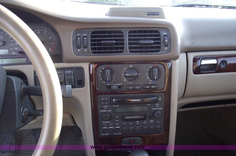 image for item C5565 1999 Volvo C70 LT convertible