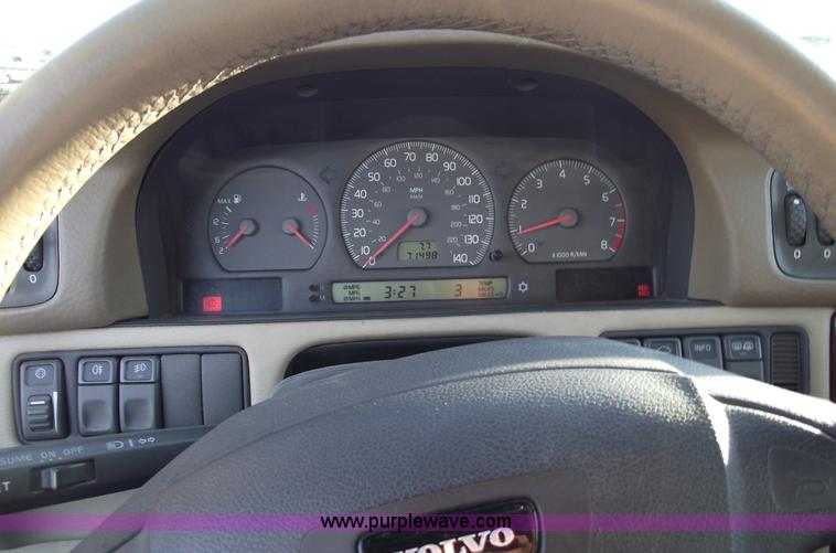 image for item C5565 1999 Volvo C70 LT convertible