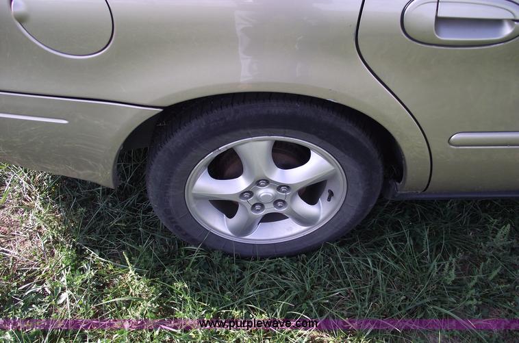 image for item C5566 2001 Ford Taurus SES