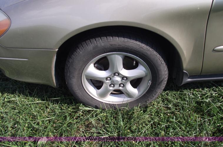 image for item C5566 2001 Ford Taurus SES