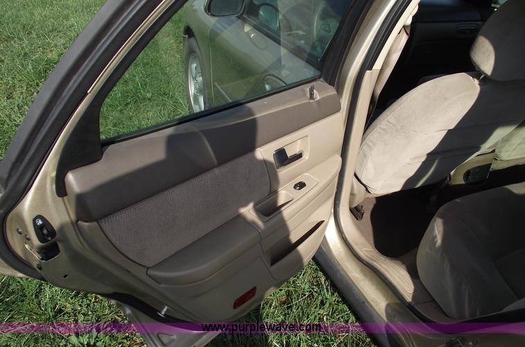 image for item C5566 2001 Ford Taurus SES
