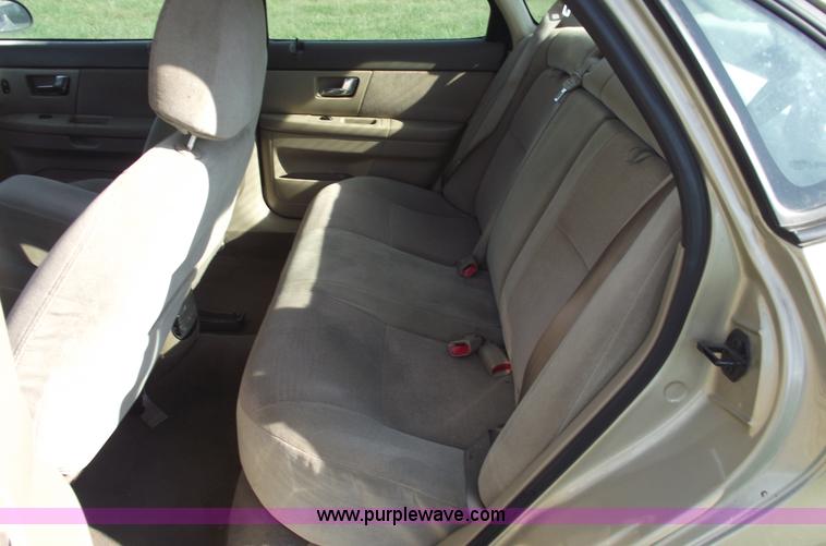 image for item C5566 2001 Ford Taurus SES