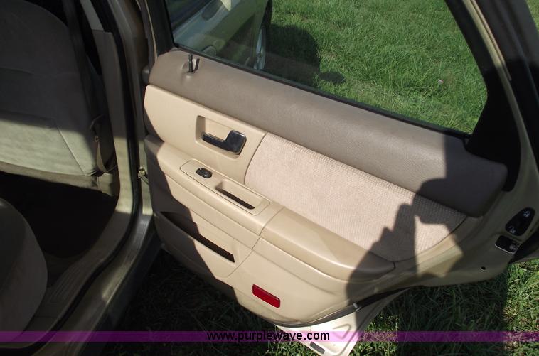 image for item C5566 2001 Ford Taurus SES