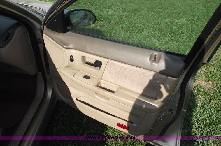 image for item C5566 2001 Ford Taurus SES