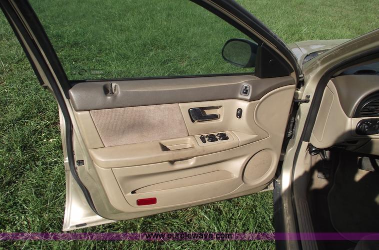 image for item C5566 2001 Ford Taurus SES