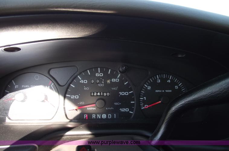 image for item C5566 2001 Ford Taurus SES