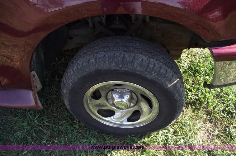 image for item C5568 1997 Ford Expedition XLT SUV