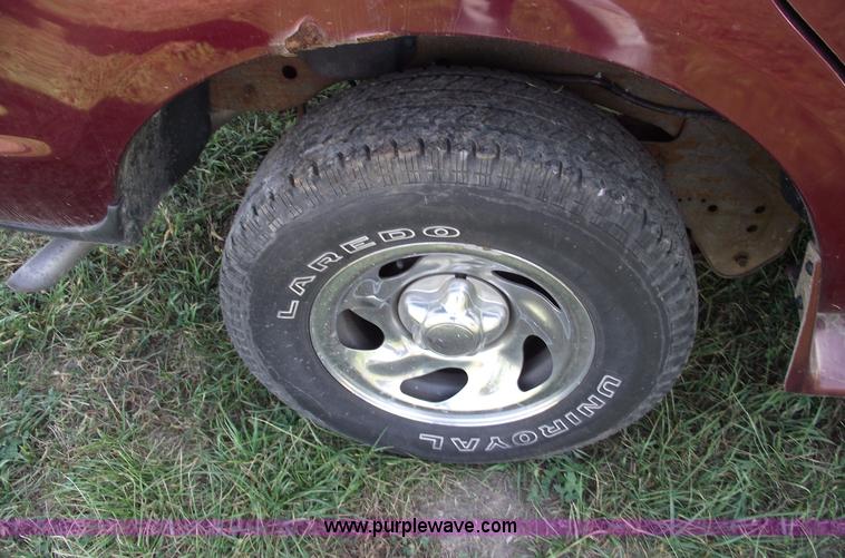 image for item C5568 1997 Ford Expedition XLT SUV