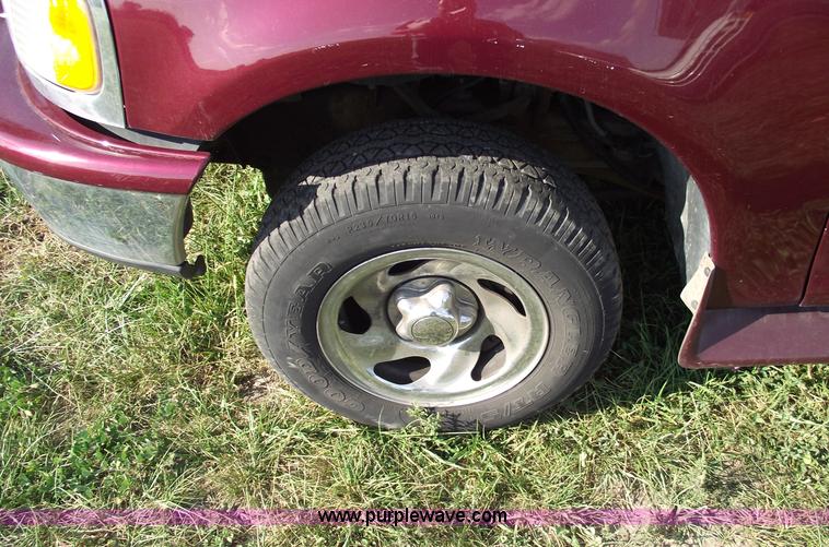 image for item C5568 1997 Ford Expedition XLT SUV