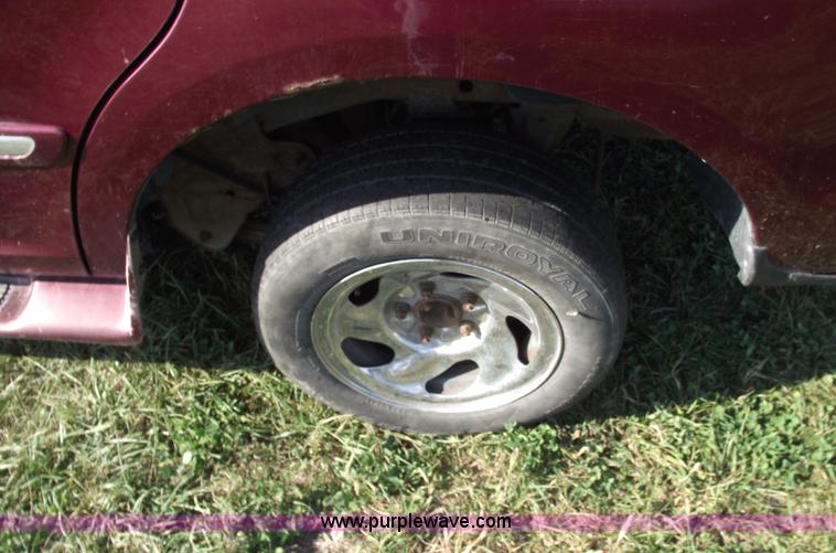 image for item C5568 1997 Ford Expedition XLT SUV