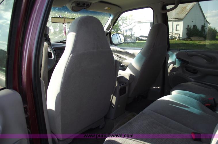 image for item C5568 1997 Ford Expedition XLT SUV