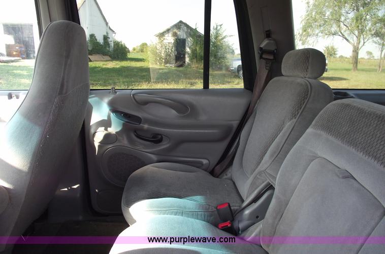 image for item C5568 1997 Ford Expedition XLT SUV