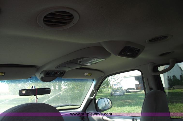 image for item C5568 1997 Ford Expedition XLT SUV