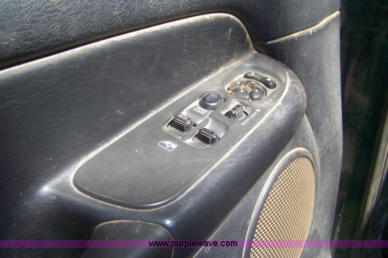 image for item D8503 2003 Dodge Ram 1500 pickup truck