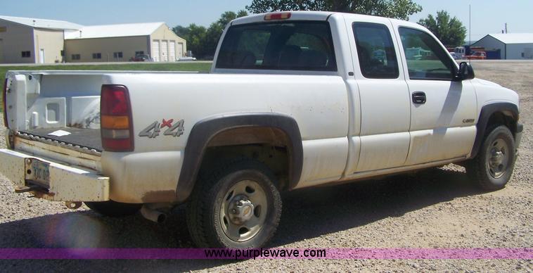 image for item D8510 2001 Chevrolet Silverado 2500 extended cab pickup truck