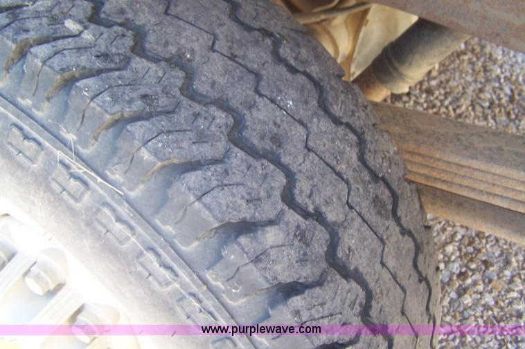 image for item D8510 2001 Chevrolet Silverado 2500 extended cab pickup truck