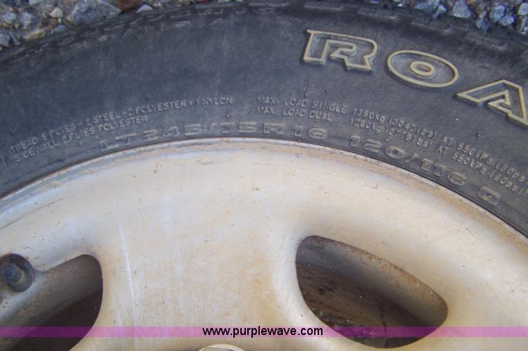 image for item D8510 2001 Chevrolet Silverado 2500 extended cab pickup truck