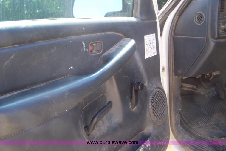 image for item D8510 2001 Chevrolet Silverado 2500 extended cab pickup truck