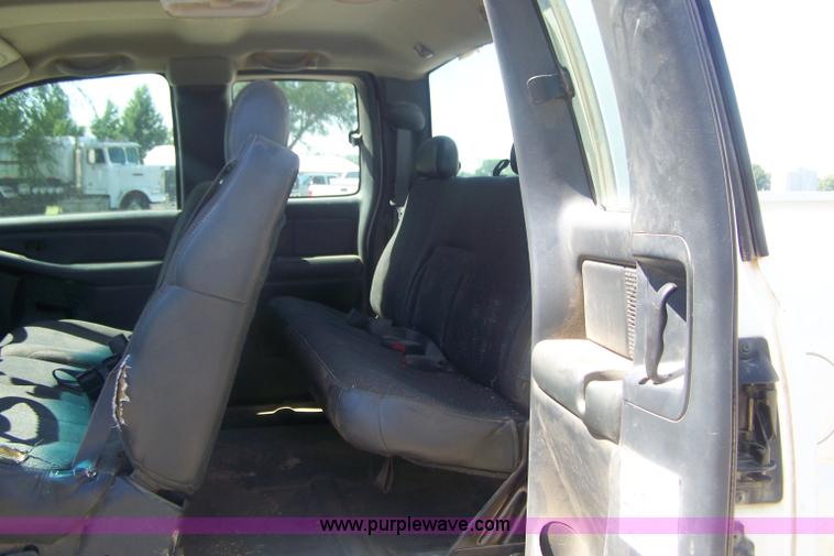 image for item D8510 2001 Chevrolet Silverado 2500 extended cab pickup truck