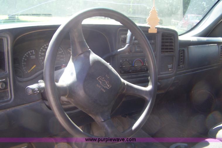 image for item D8510 2001 Chevrolet Silverado 2500 extended cab pickup truck