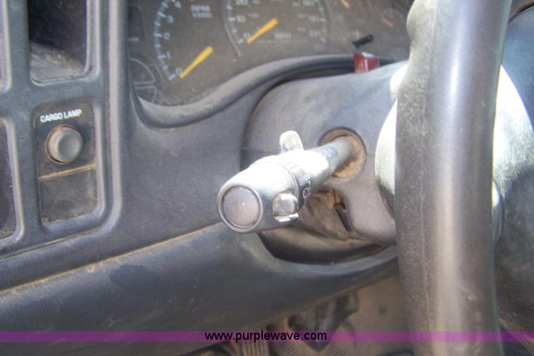 image for item D8510 2001 Chevrolet Silverado 2500 extended cab pickup truck