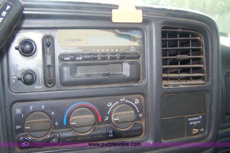 image for item D8510 2001 Chevrolet Silverado 2500 extended cab pickup truck