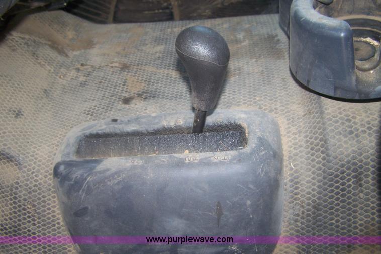 image for item D8510 2001 Chevrolet Silverado 2500 extended cab pickup truck