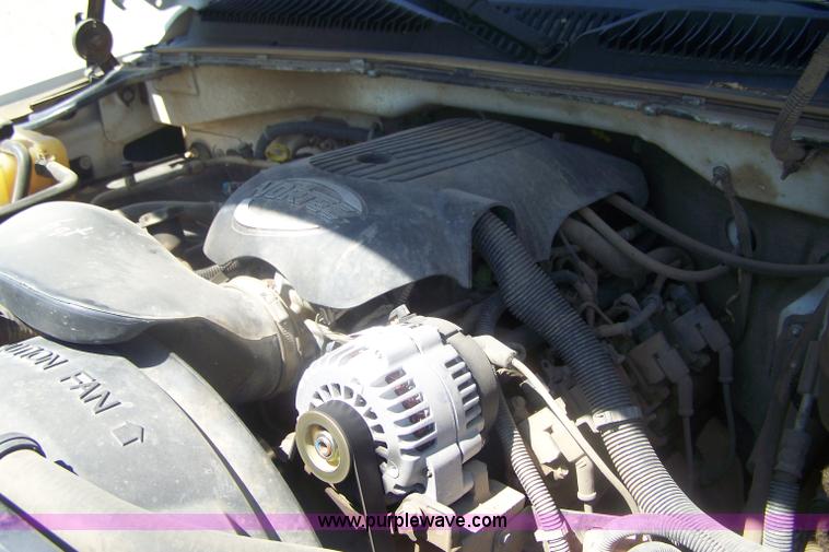 image for item D8510 2001 Chevrolet Silverado 2500 extended cab pickup truck