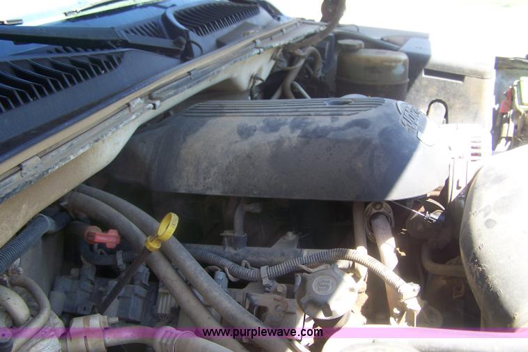 image for item D8510 2001 Chevrolet Silverado 2500 extended cab pickup truck