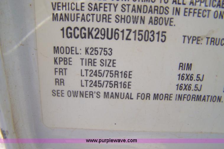 image for item D8510 2001 Chevrolet Silverado 2500 extended cab pickup truck