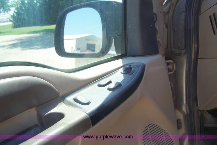 image for item D8511 1999 Ford F350 XLT Super Duty pickup truck