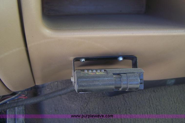 image for item D8511 1999 Ford F350 XLT Super Duty pickup truck