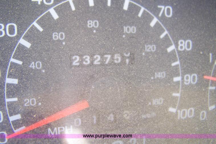 image for item D8511 1999 Ford F350 XLT Super Duty pickup truck