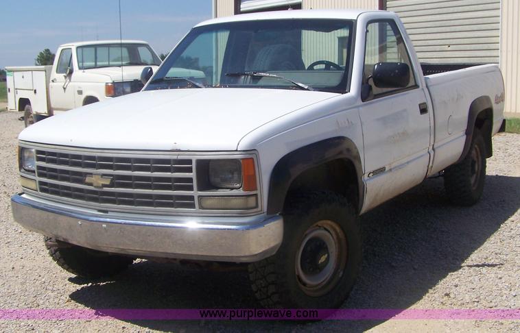 image for item D8512 1991 Chevrolet K2500 pickup truck