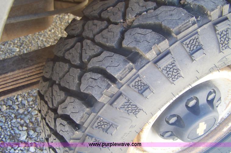 image for item D8512 1991 Chevrolet K2500 pickup truck