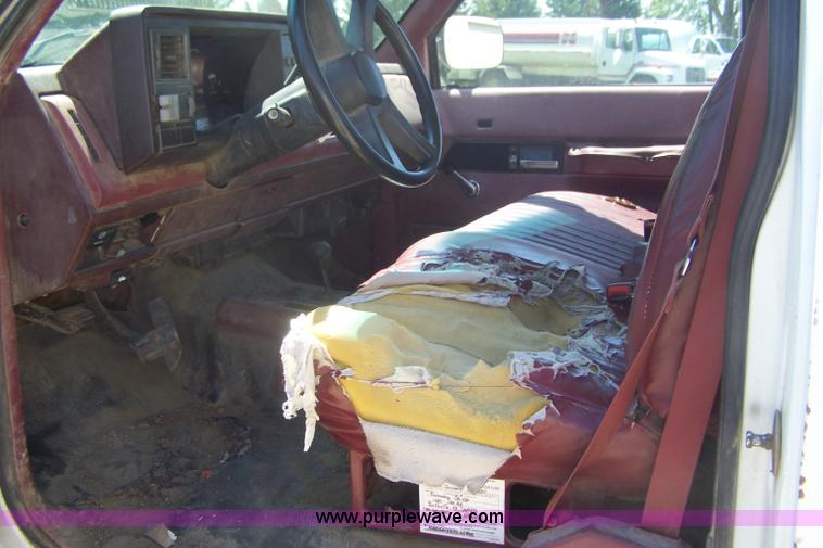 image for item D8512 1991 Chevrolet K2500 pickup truck