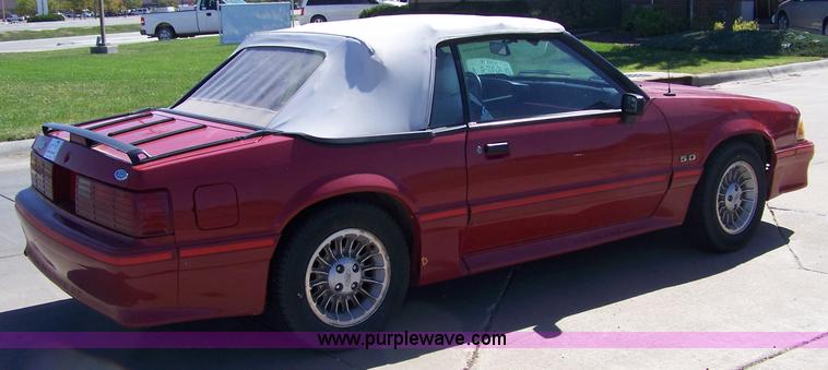 image for item D8526 1988 Ford Mustang GT convertible