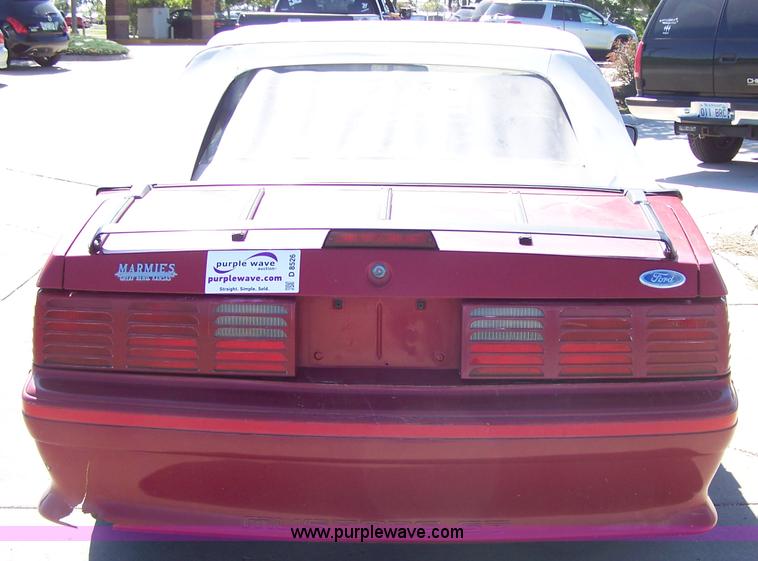 image for item D8526 1988 Ford Mustang GT convertible