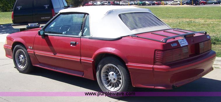 image for item D8526 1988 Ford Mustang GT convertible
