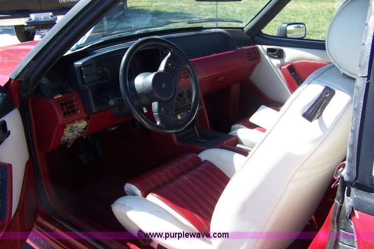 image for item D8526 1988 Ford Mustang GT convertible