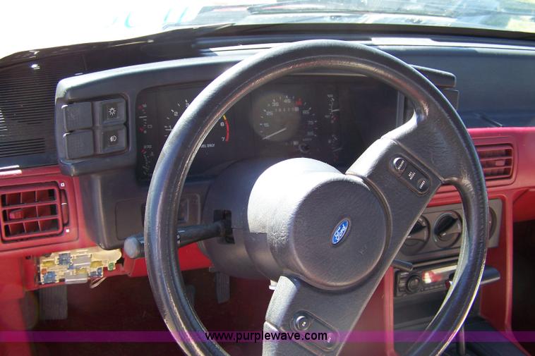 image for item D8526 1988 Ford Mustang GT convertible