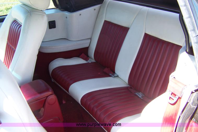 image for item D8526 1988 Ford Mustang GT convertible