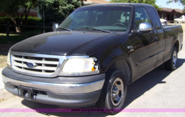 image for item D8528 2000 Ford F150 XLT supercab pickup truck