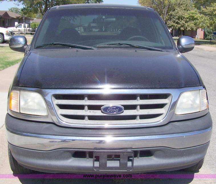 image for item D8528 2000 Ford F150 XLT supercab pickup truck