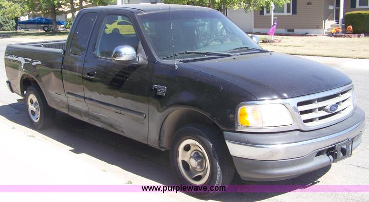 image for item D8528 2000 Ford F150 XLT supercab pickup truck