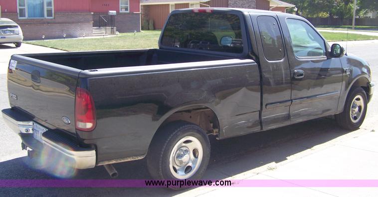 image for item D8528 2000 Ford F150 XLT supercab pickup truck