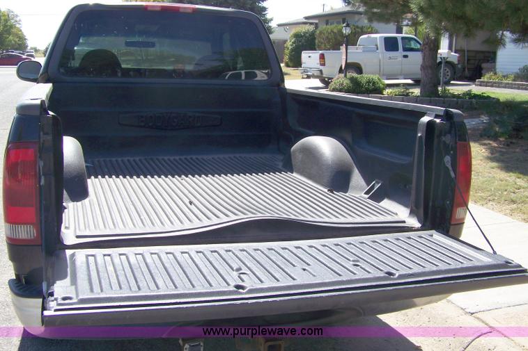 image for item D8528 2000 Ford F150 XLT supercab pickup truck