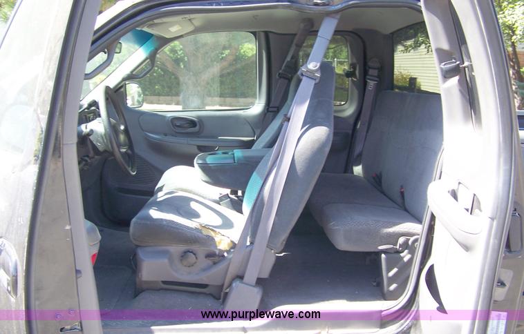 image for item D8528 2000 Ford F150 XLT supercab pickup truck