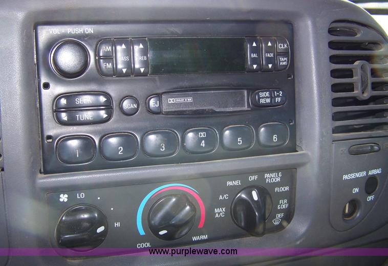 image for item D8528 2000 Ford F150 XLT supercab pickup truck